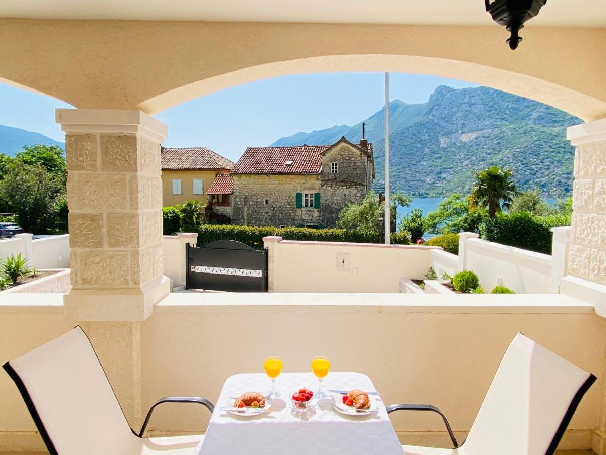 Villa Blanca Risan Exterior photo