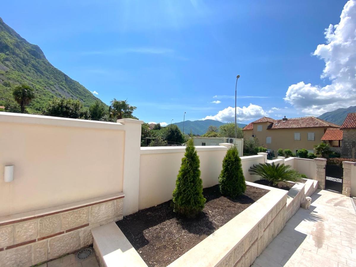 Villa Blanca Risan Exterior photo