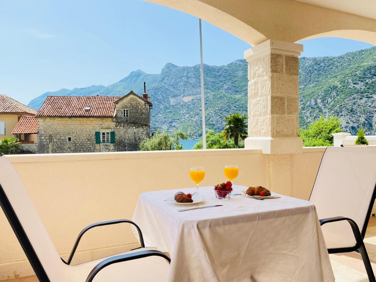 Villa Blanca Risan Exterior photo
