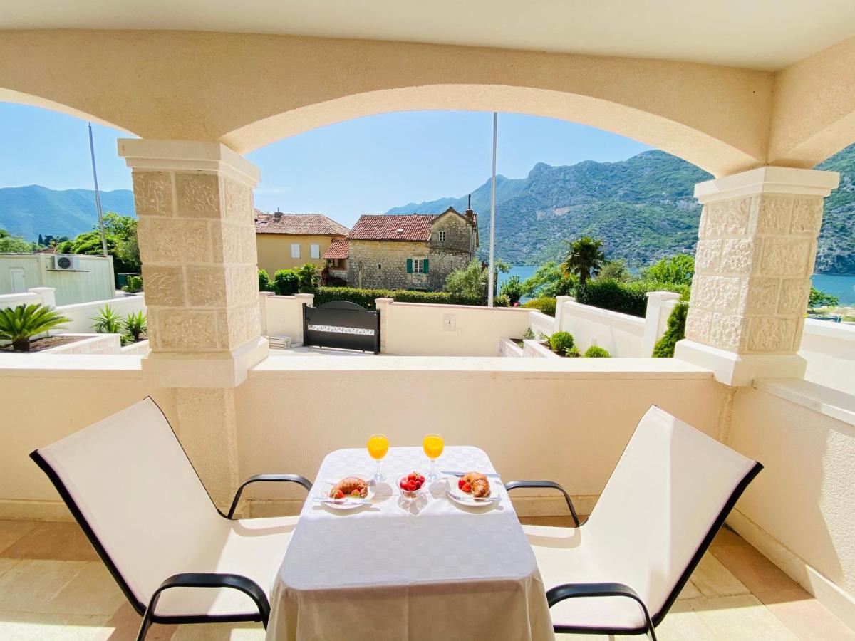Villa Blanca Risan Exterior photo